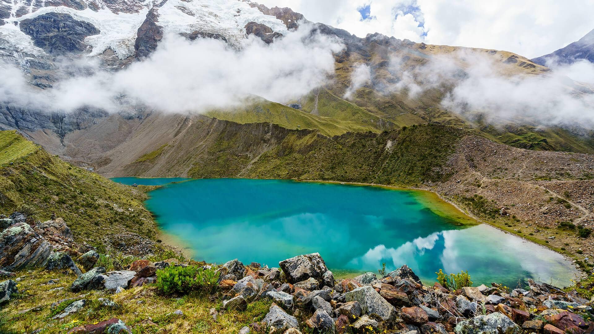 Panorámica de la Laguna Humantay y nevados